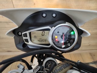 TRIUMPH STREET TRIPLE 675