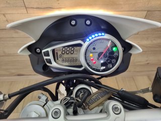 TRIUMPH STREET TRIPLE 675