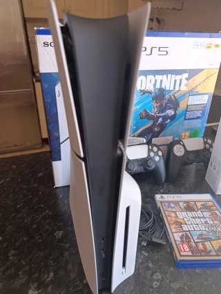 Consola PS5 Fortnite + GTA V