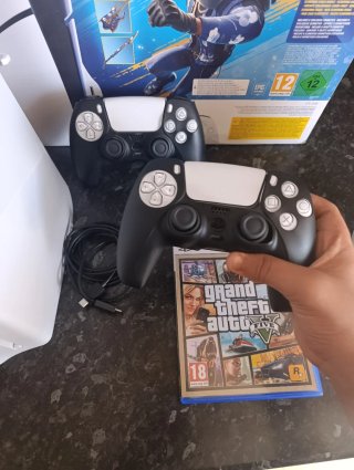 Consola PS5 Fortnite + GTA V
