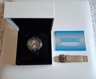 Reloj Seiko Solar Negro y Beige