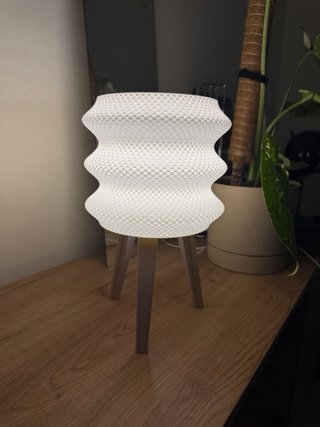 Candeeiro de mesa moderno