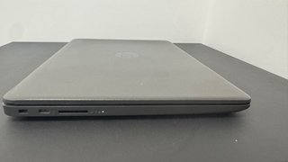 Portátil HP Notebook 240 G8 Negro Carbón