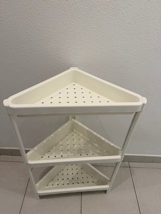 Estantería esquinera blanca
