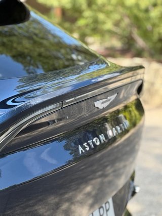 Aston Martin DBX 2021