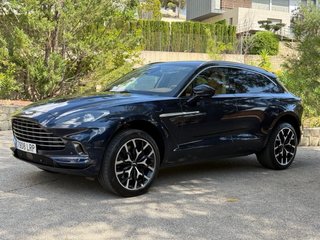 Aston Martin DBX 2021