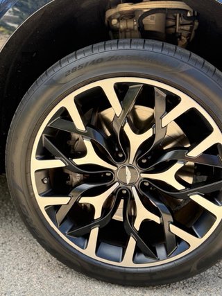 Aston Martin DBX 2021
