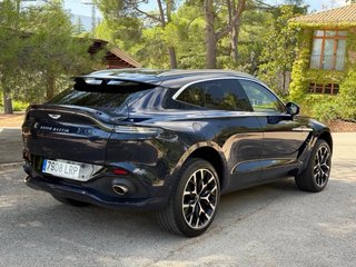 Aston Martin DBX 2021