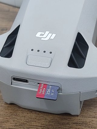 DJI Mini 4 Pro Fly More Combo (DJI RC 2)