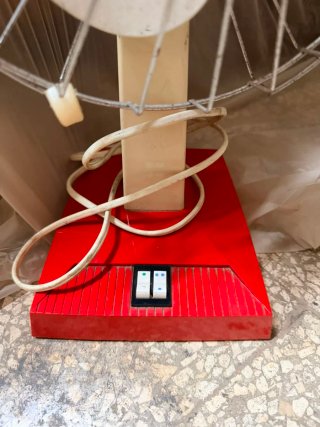 Ventilatore vintage rosso funzionante
