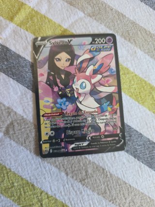 Carta Pokémon Sylveon V 200 PS