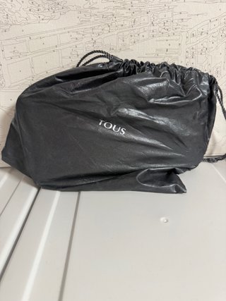 Monedero Tous Grande bordado en Negro y Dorado.
