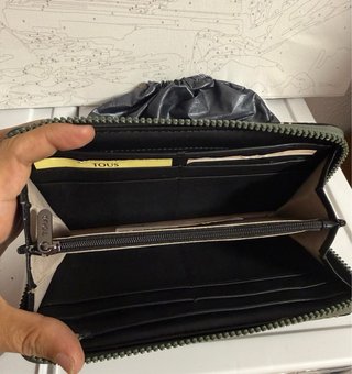 Monedero Tous Grande bordado en Negro y Dorado.