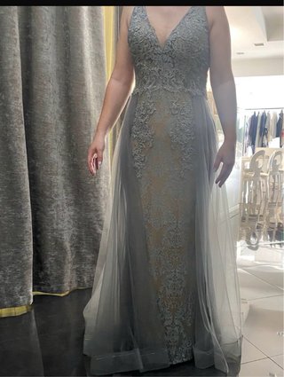 Vestido de fiesta gris plateado