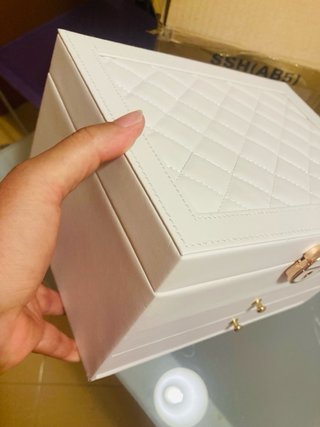 Joyero blanco 3 niveles con detalles dorados