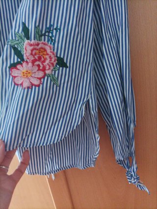 Blusa Stradivarius rayas flores