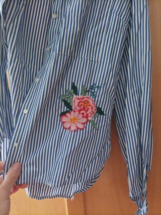 Blusa Stradivarius rayas flores