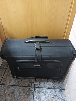 Maleta Porta Trajes Travellers Choice Negra