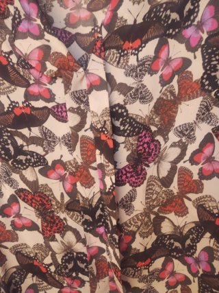 Blusa sin mangas de señora con estampado de maripo