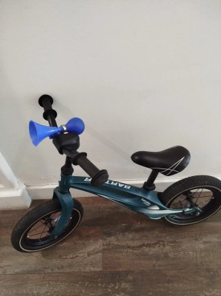 Bicicleta de equilibrio infantil azul