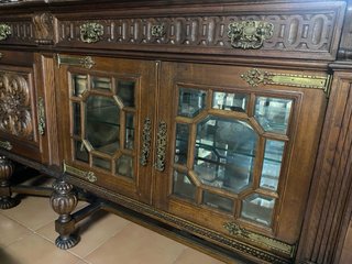 Aparador de madera con espejo
