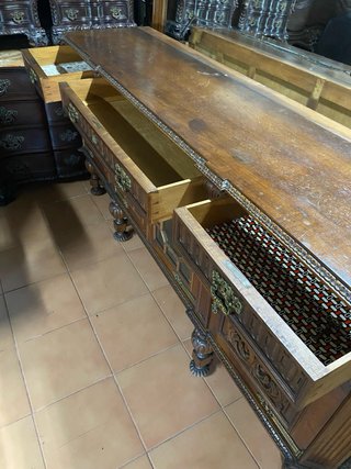 Aparador de madera con espejo
