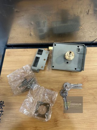 Amig - Cerradura de Sobreponer de Derecha con palanca