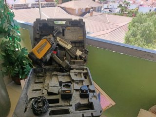 Clavadora Gas Dewalt C5 + Maletín
