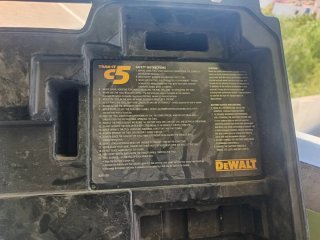 Clavadora Gas Dewalt C5 + Maletín