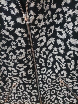 Chaqueta MNG estampado leopardo cremallera