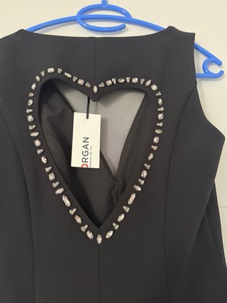 Vestido negro escotado con corazón