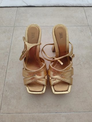 Sandalias Zara Plataforma Doradas
