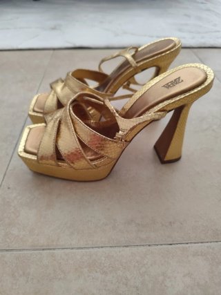 Sandalias Zara Plataforma Doradas