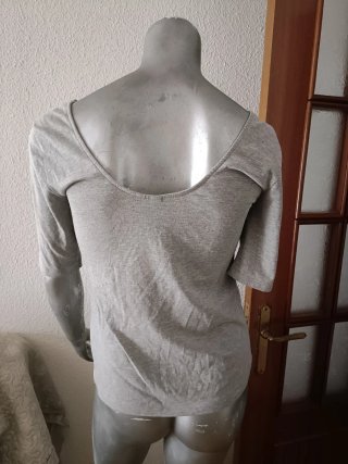 Camiseta "Stay Sassy" manga pirata gris