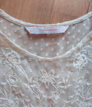 Blusa Zara plumeti bordada