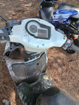 Moto Scooter blanca 125 para piezas, sin papeles,