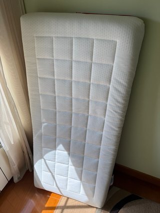 Cuna madera + colchón y ropa