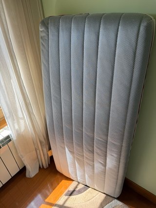Cuna madera + colchón y ropa