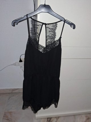 Mono Oysho negro encaje