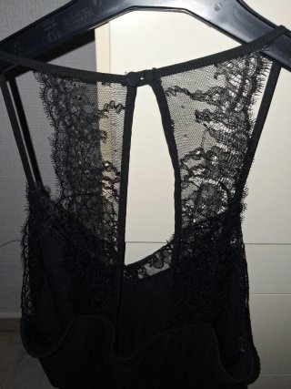 Mono Oysho negro encaje