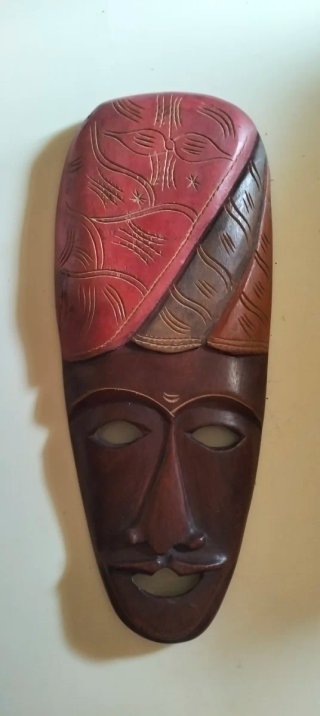 Maschera etnica artigianale in legno