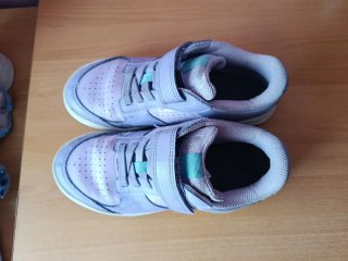 deportivas  Decathlon talla 34. Regalo zap casa