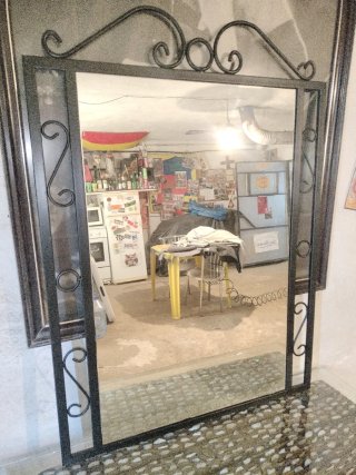 Recibidor,mesa auxiliar, de hierro trilla y espejo