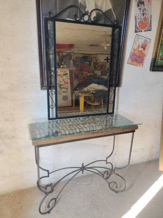 Recibidor,mesa auxiliar, de hierro trilla y espejo