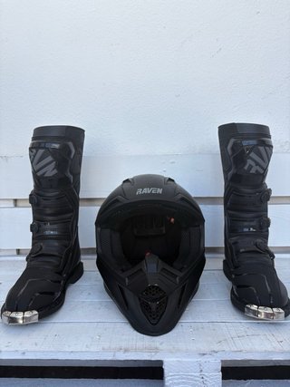 Botas y Casco Moto Cross raven
