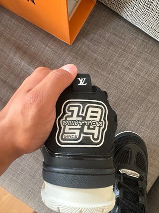 Zapatillas Louis Vuitton Negras y Blancas