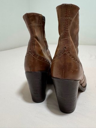 Botines de tacón marrones
