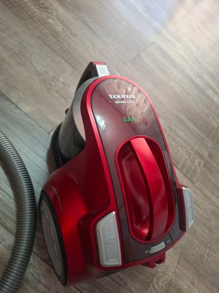 Aspiradora Taurus Megane Active Roja