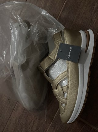 Sandalias doradas tacón