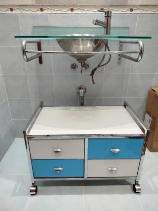 Lavabo baño con mueble con ruedas. Incluido grifo.